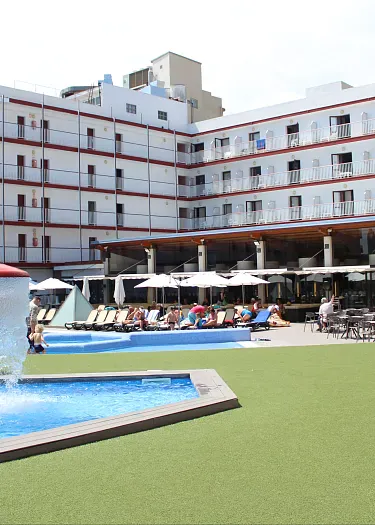 Descubre las instalaciones del Hotel Papi Blau****